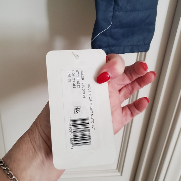 ⬇️💲⬇️ NWT‼️💙Maralyn & Me blue leatherette jacket - Picture 5 of 10